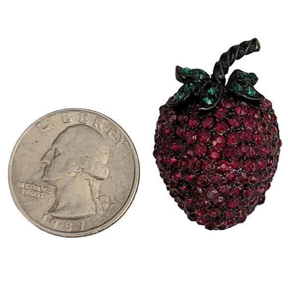 Weiss Red Rhinestone Japanned Strawberry Brooch Pin, Signed M683 - Picture 6 of 9
